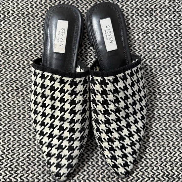 Steve Madden Black and White Houndstooth Mules - Picture 2 of 10